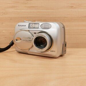 Fujifilm FinePix 2650 Digital Camera / 2 MP / 3X Optical Zoom / Silver / Japan
